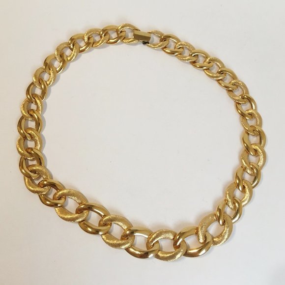 Napier Choker Link Chain Necklace Chunky Gold Tone Metal Smooth Textured Vintage - Picture 5 of 10